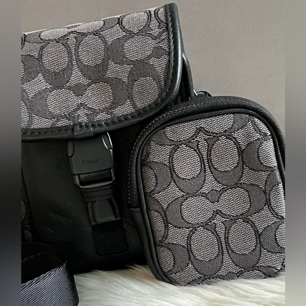 💰SOLD - CC086 - Coach Charter North/South Crossbody With Hybrid Pouch - Picture 4 of 14
